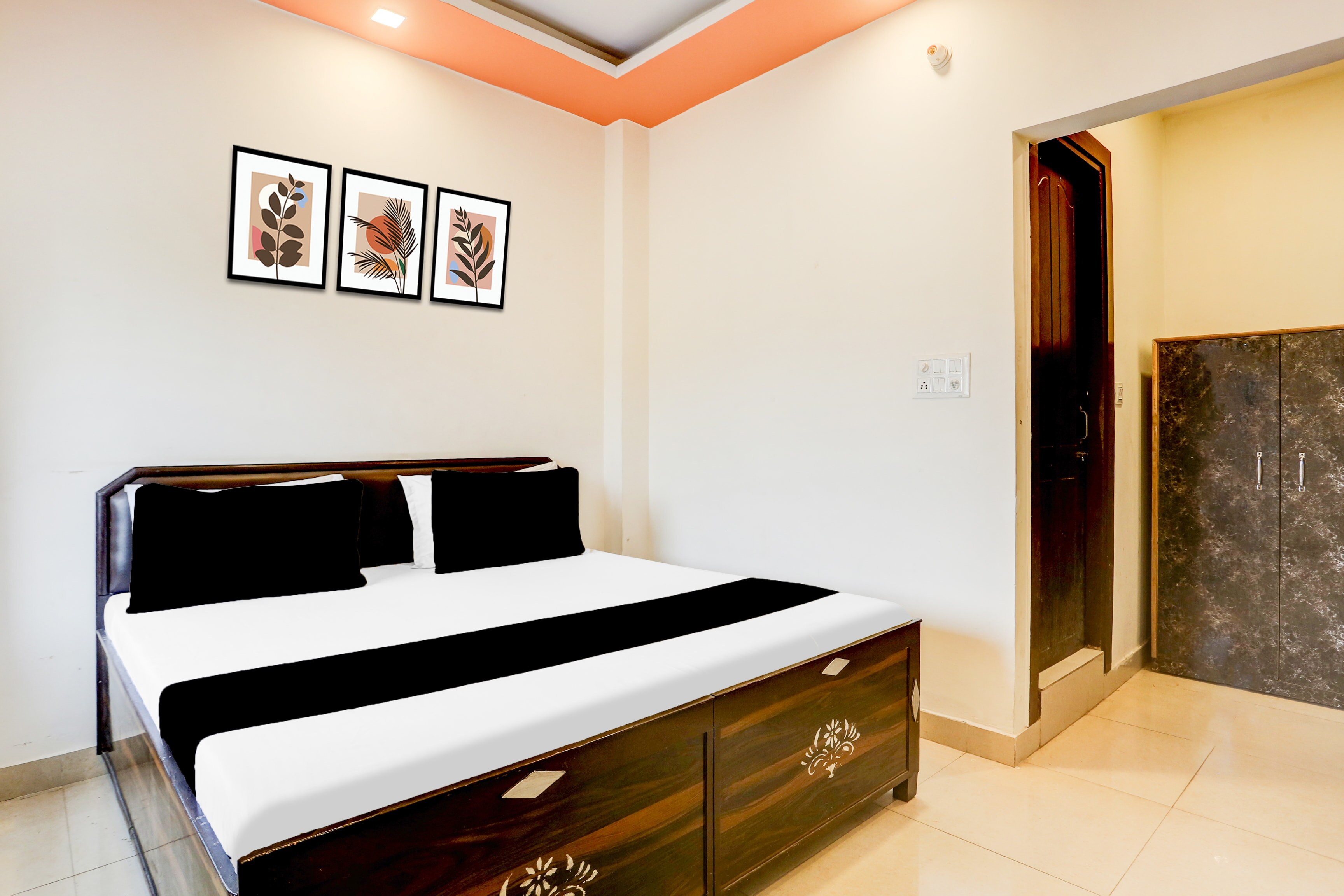 Hotel O Shri Bankey Bihari Hotel - Tap to explore photos