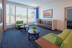 Holiday Inn Express Los Angeles Airport, Tecate