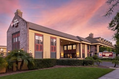 Best Western Plus Raffles Inn & Suites, Orange