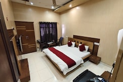 Sunshine Hotel, Amloh