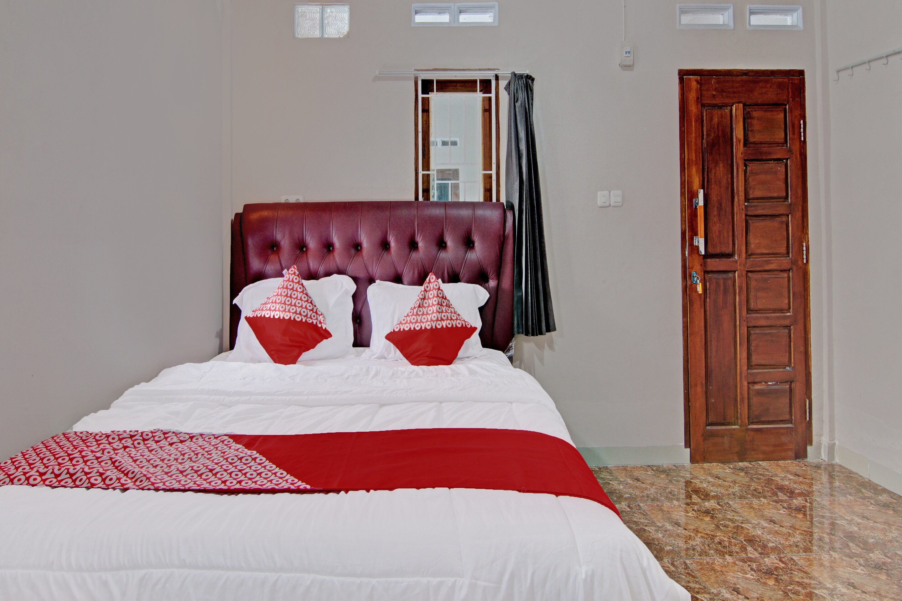 OYO 92456 Putri Homestay Syariah - Tap to explore photos