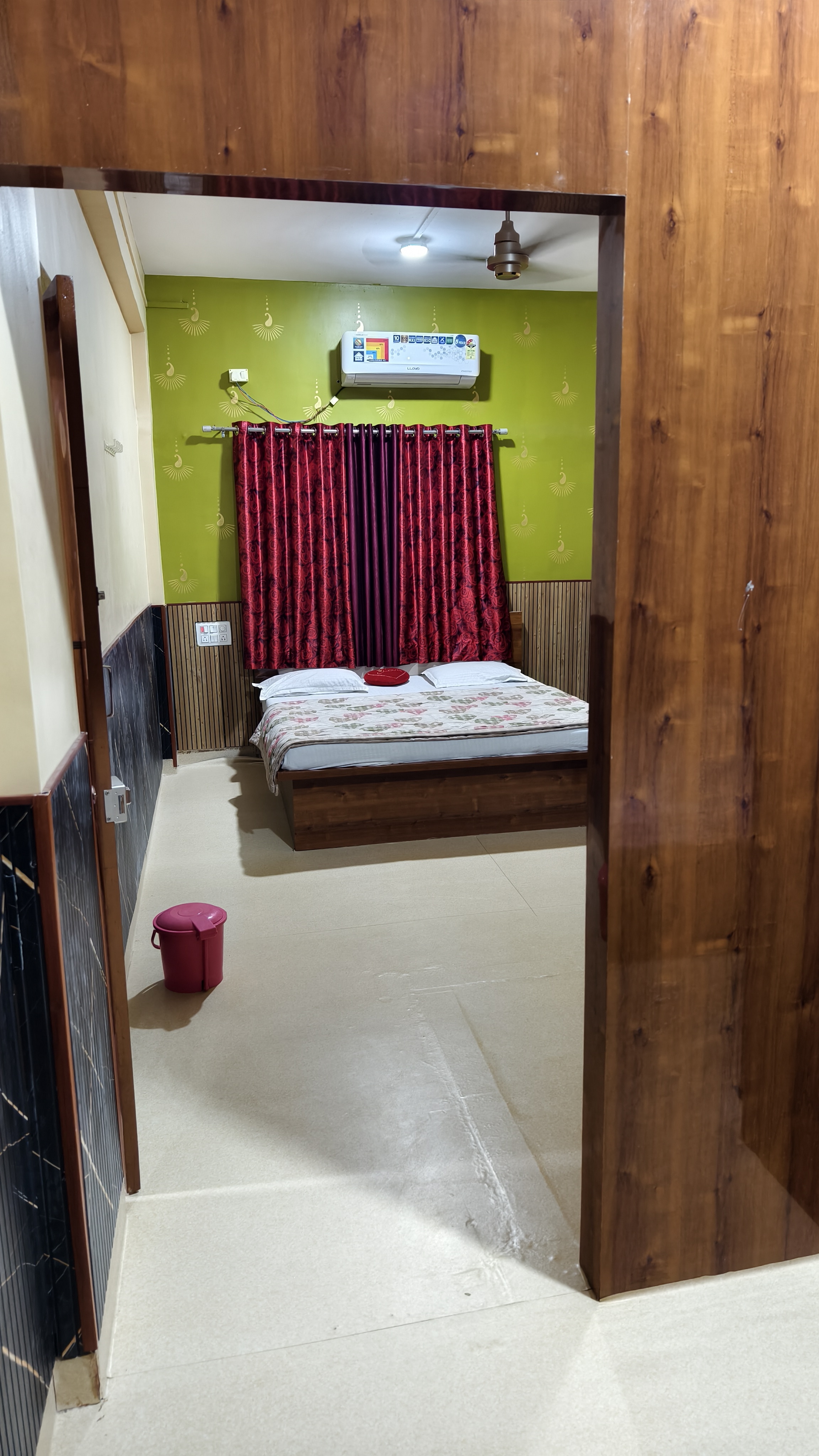 Anjali Lodging Shani Shinganapur - Tap to explore photos