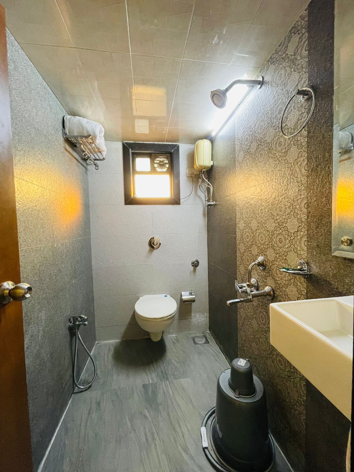 Hotel ABRAJ INN Luxurious Stay - Tap to explore photos