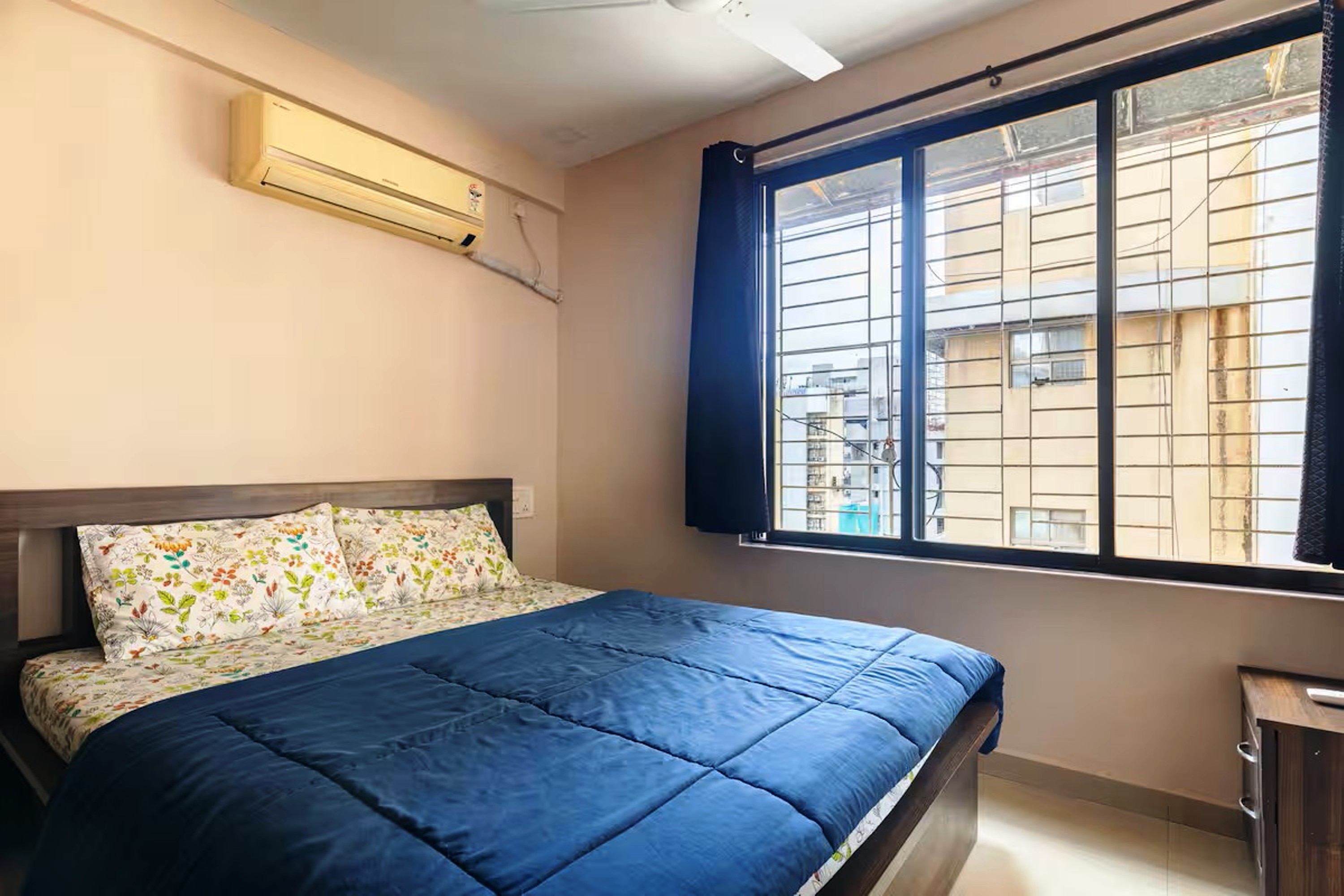 Stylish Spacious Condo Near Bandra And Shopping Hubs - Tap to explore photos
