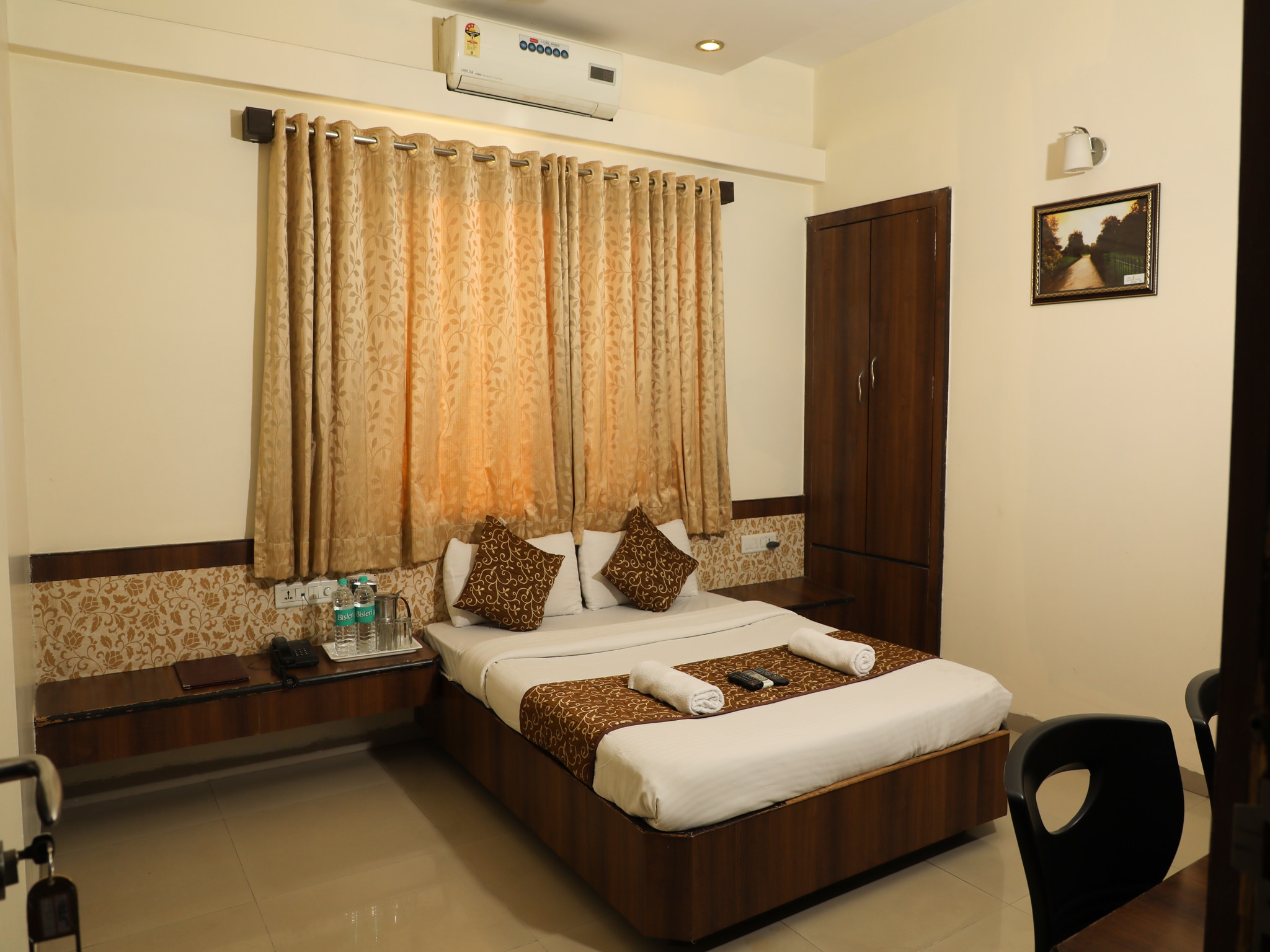 Deluxe Double AC Room 1