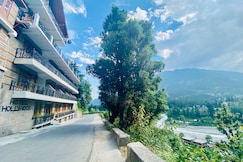 Hotel Hollywood, Manali