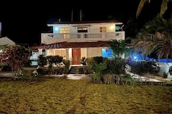 Hilltop Nest  Cozy Room with Hill   Forest Views, Goa