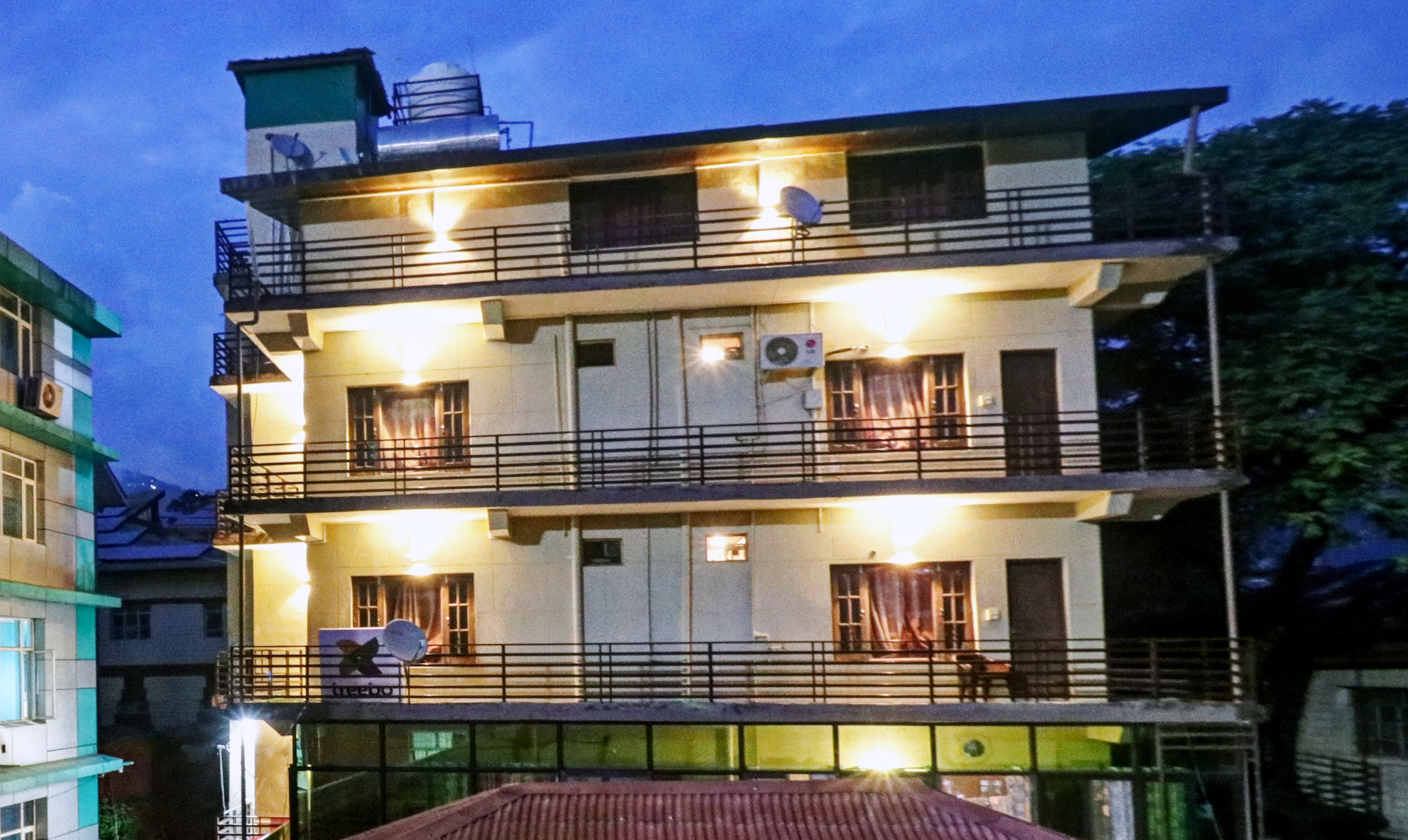 City Plaza Guest House - Tap to explore photos
