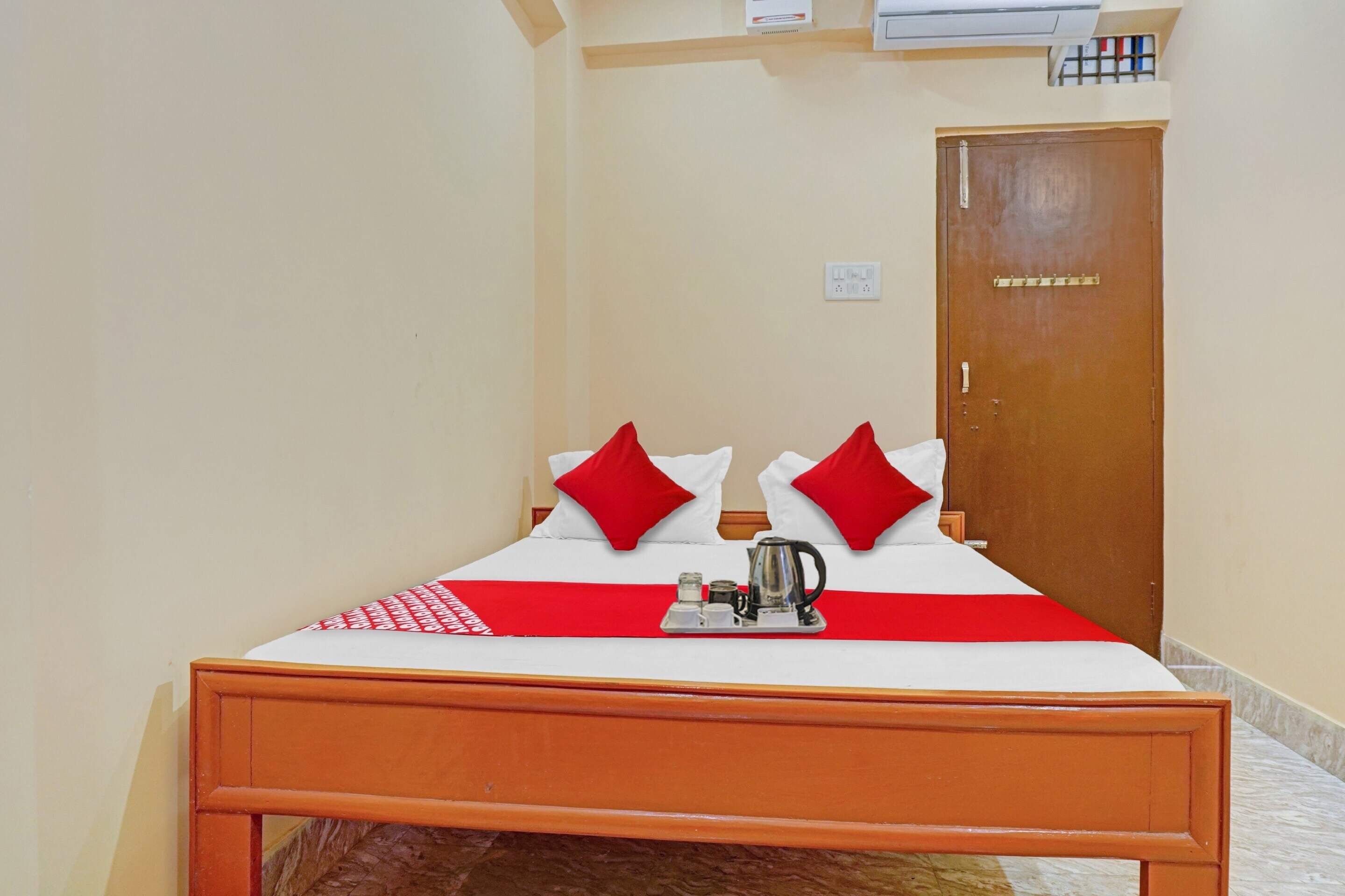 Hotel O Shree New Hotel Rajdhani - Tap to explore photos