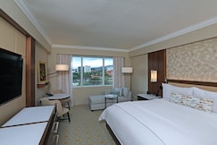 Real InterContinental at Multiplaza Mall, Mora