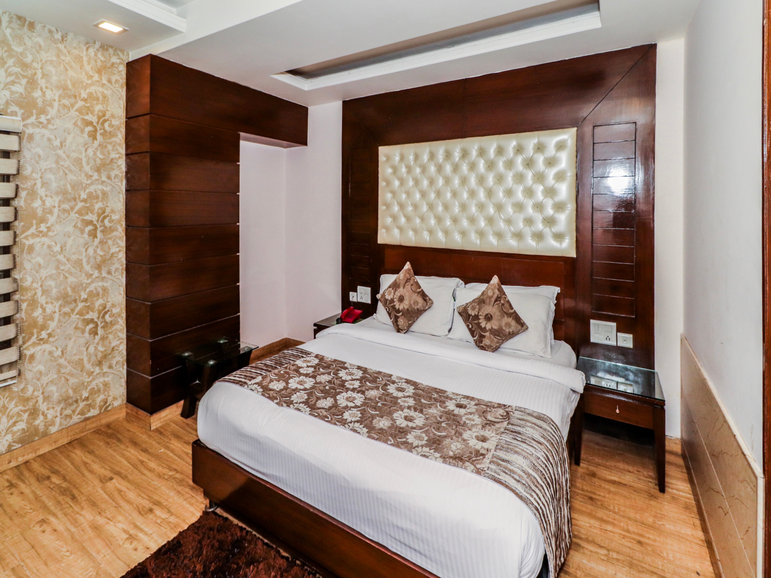 Hotel Palmdale Zirakpur Chandigarh - Tap to explore photos