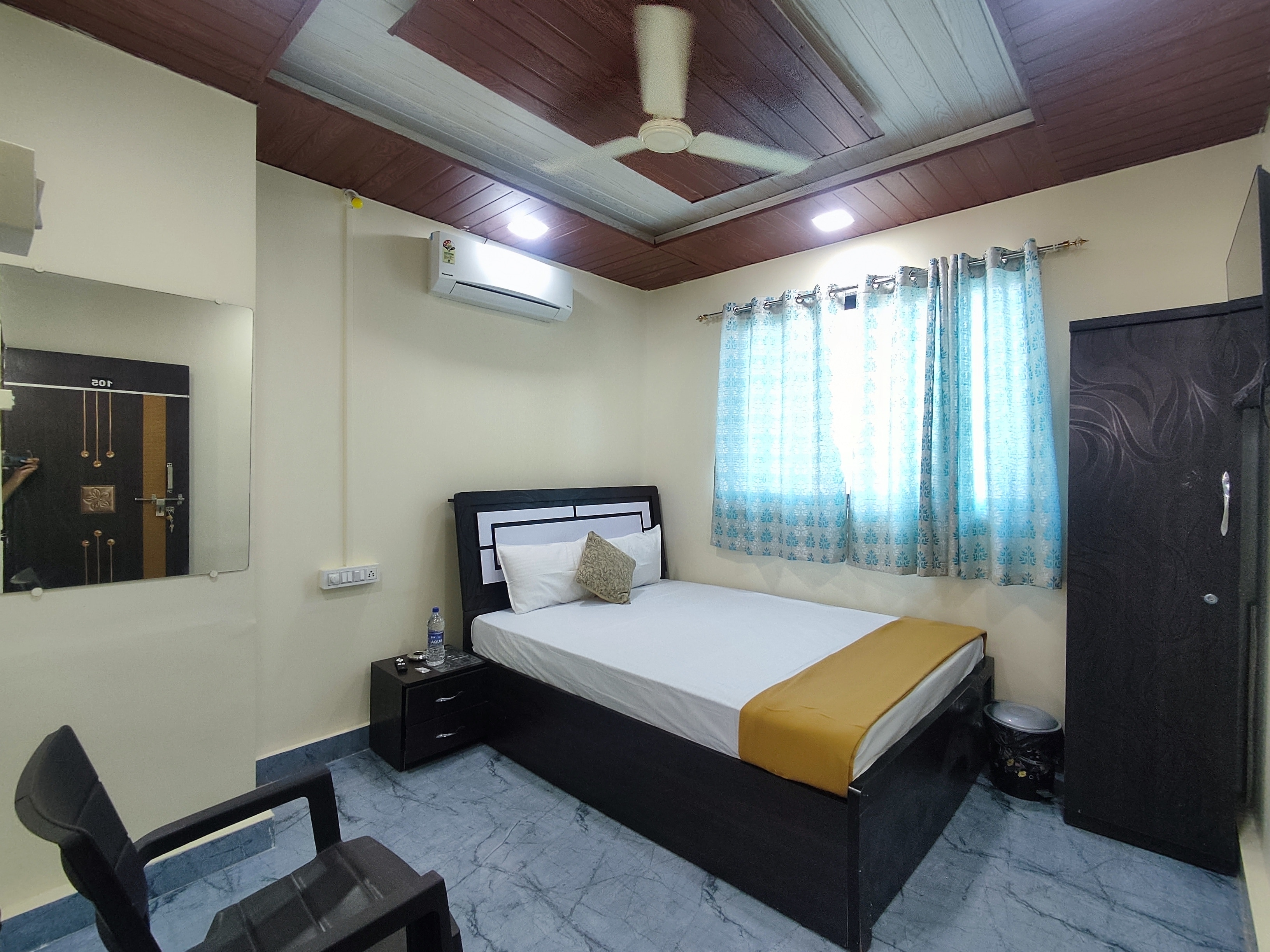Deluxe AC Room 1