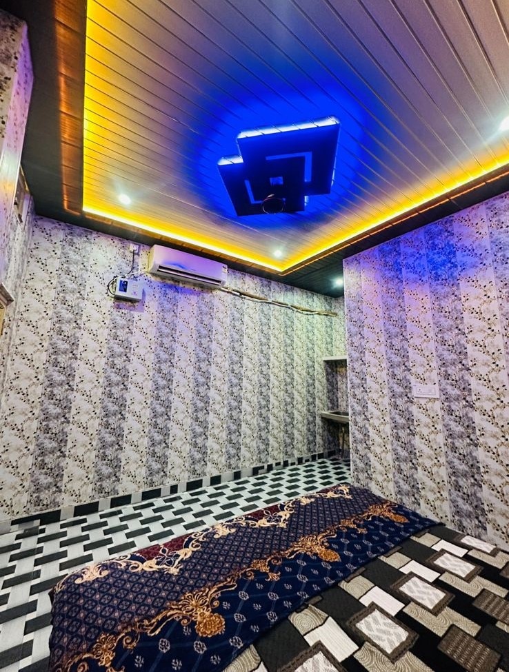 Amarnath Guest House - Tap to explore photos