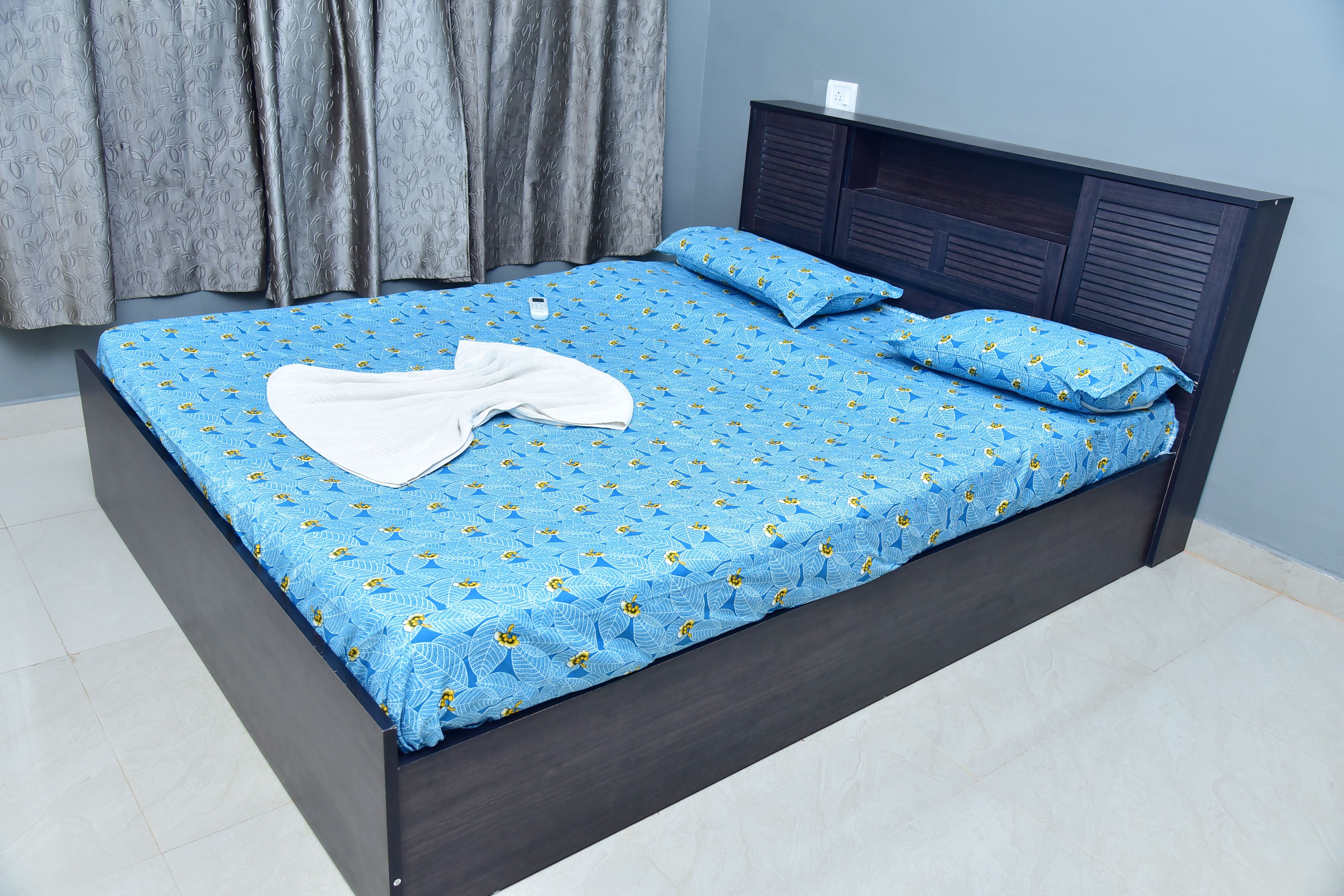 FieldStone 2 BHK AC Flat - Tap to explore photos