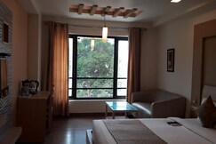Hotel Crown Palace, Prayagraj