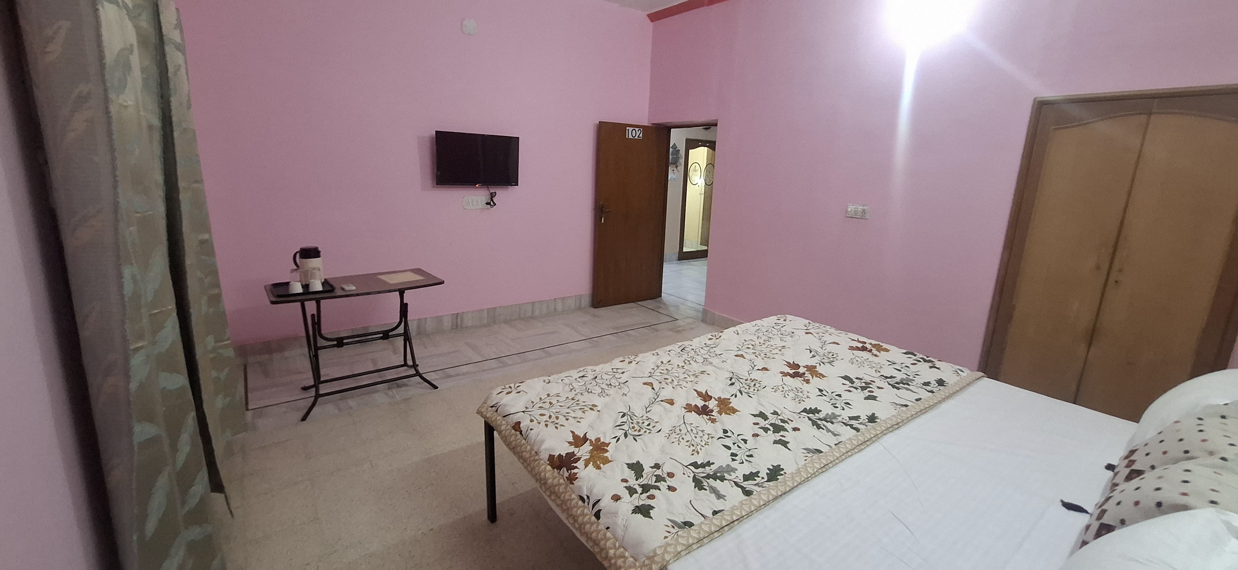 SHANTI GUEST HOUSE - Tap to explore photos
