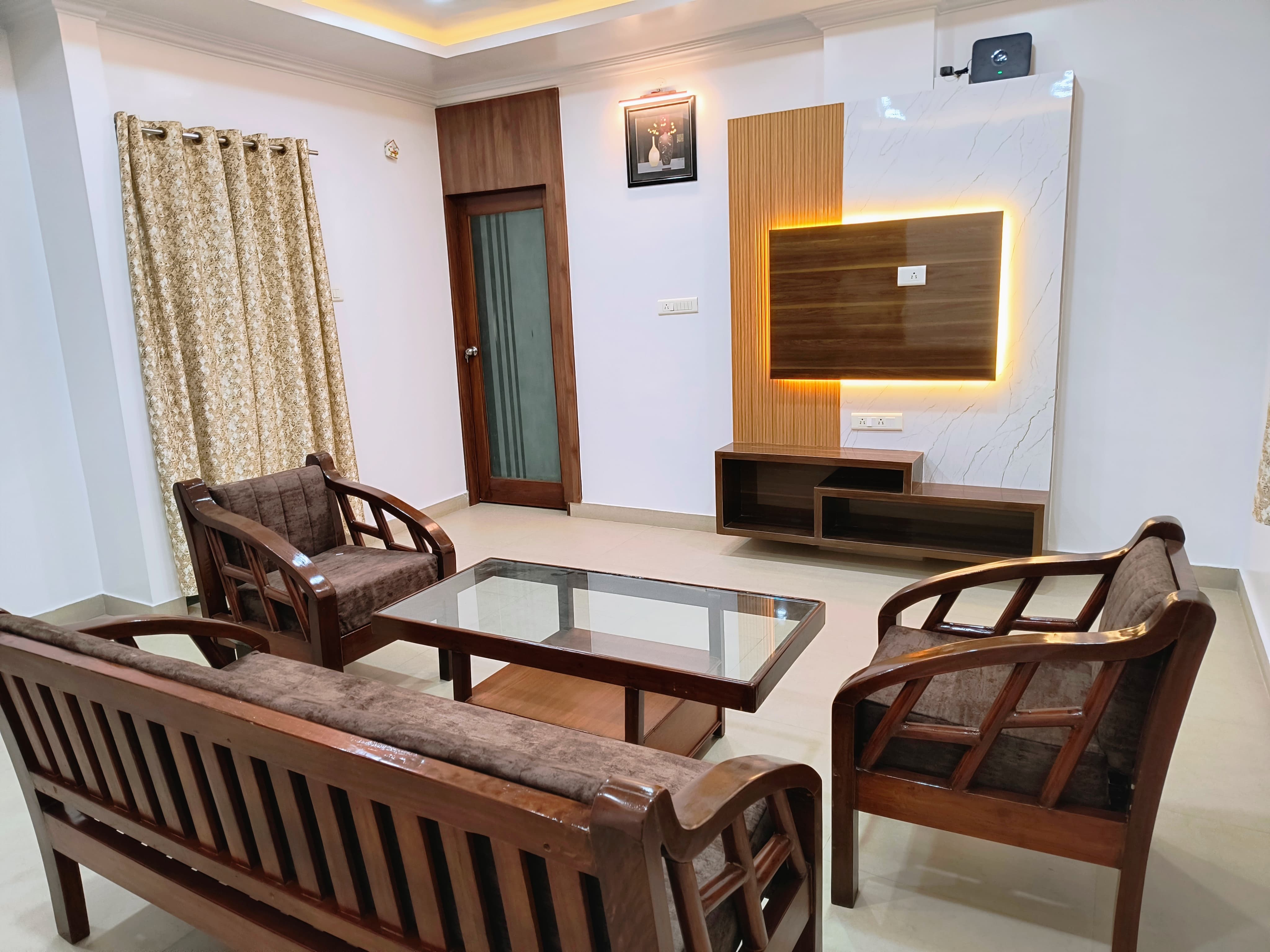 Shri Shine Home Stay - Tap to explore photos