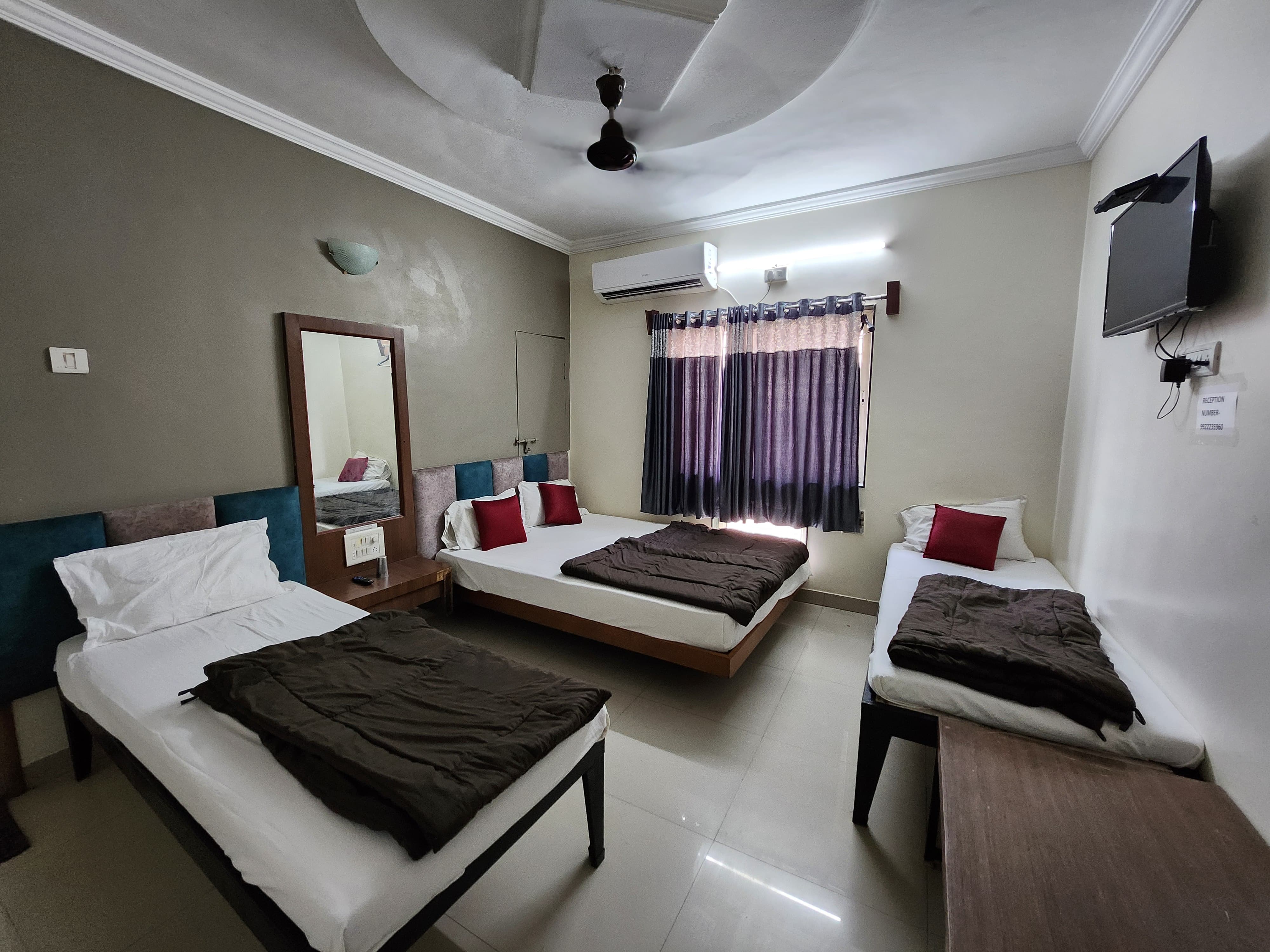 Family Room 4 bed NON AC 1