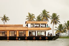 Spice Routes Luxury Cruise, Alleppey