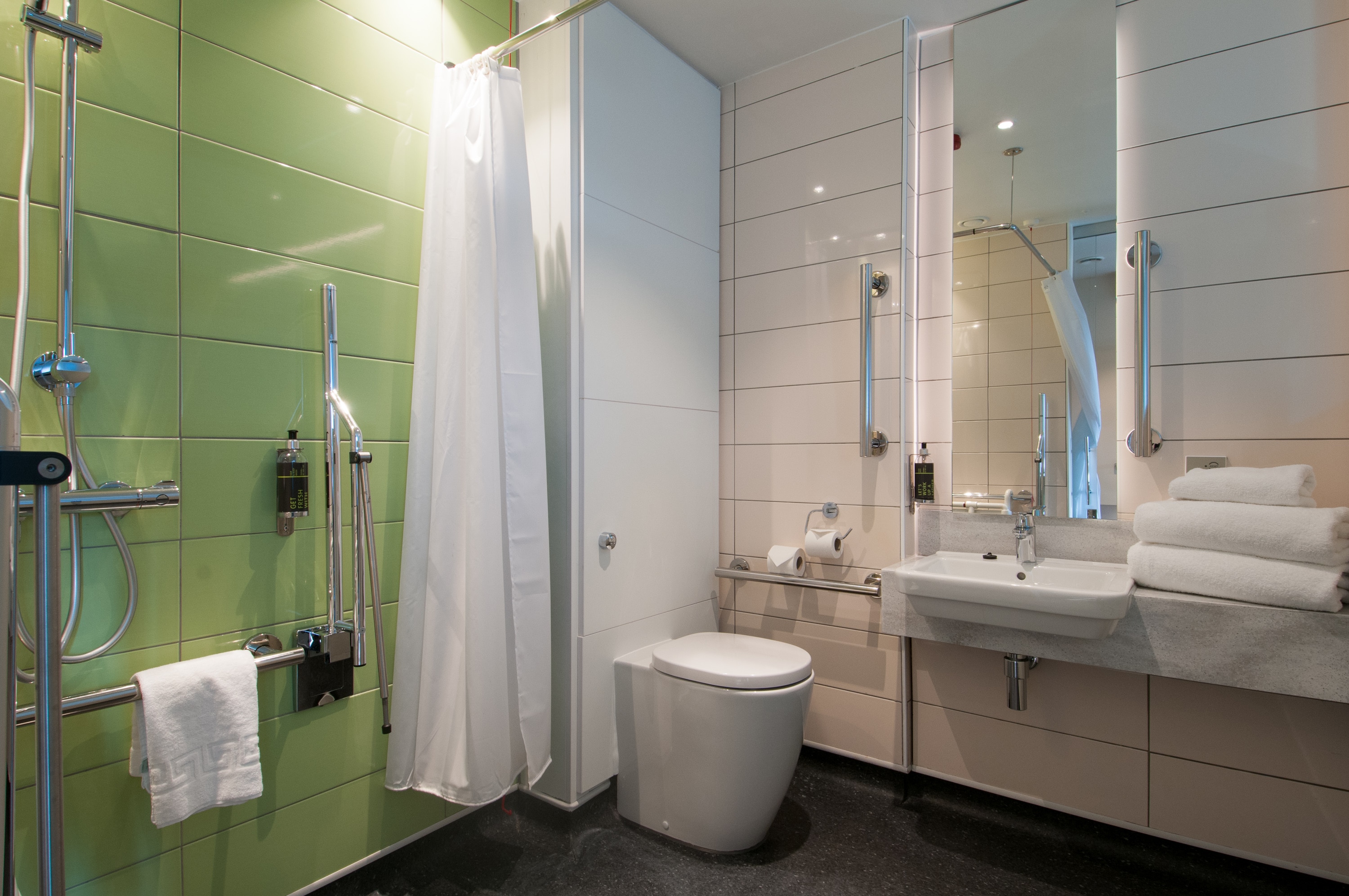 hub by Premier Inn London City Bank - Tap to explore photos