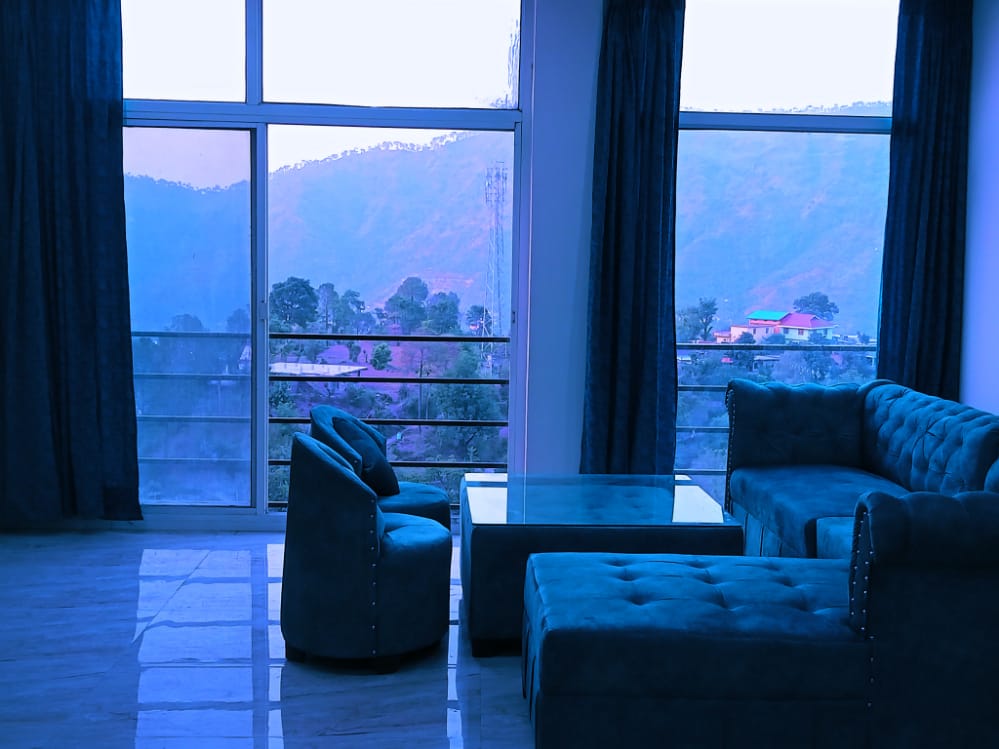 Hill view 2bhk apartment 3rd floor Kasauli - Tap to explore photos