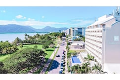 Cairns Harbourside Hotel, Cairns