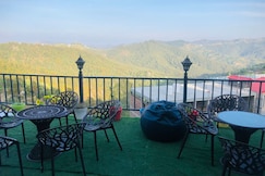 Smokey Castle Homestay & Cafe Mukteshwar, Bhimtal