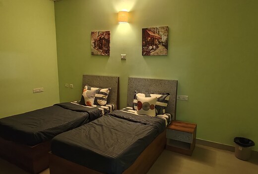 2BHK Full Furnished, Silverdale Home, WiFi, TV