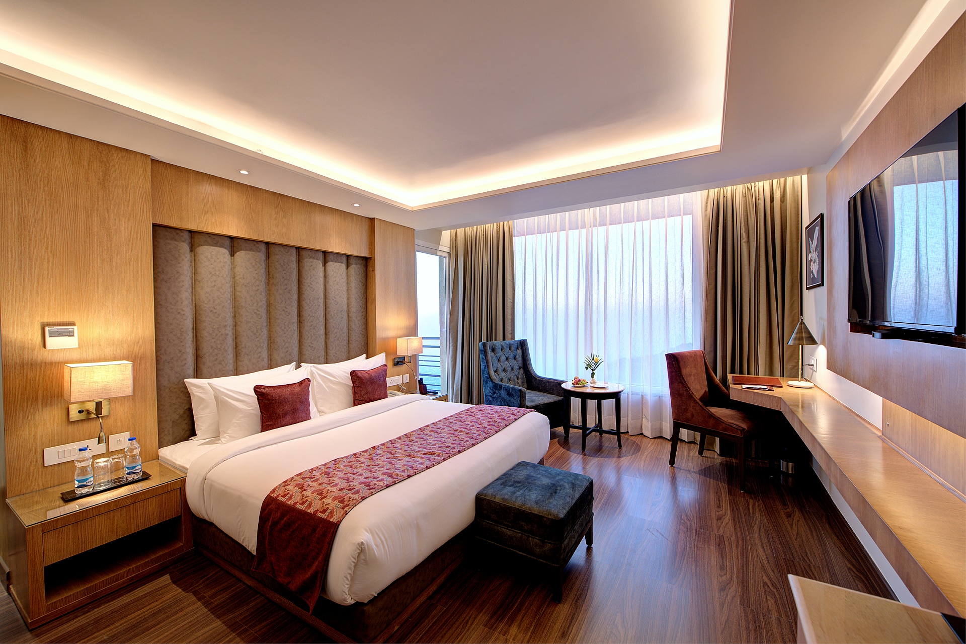 Best Western Plus REVANTA - Tap to explore photos