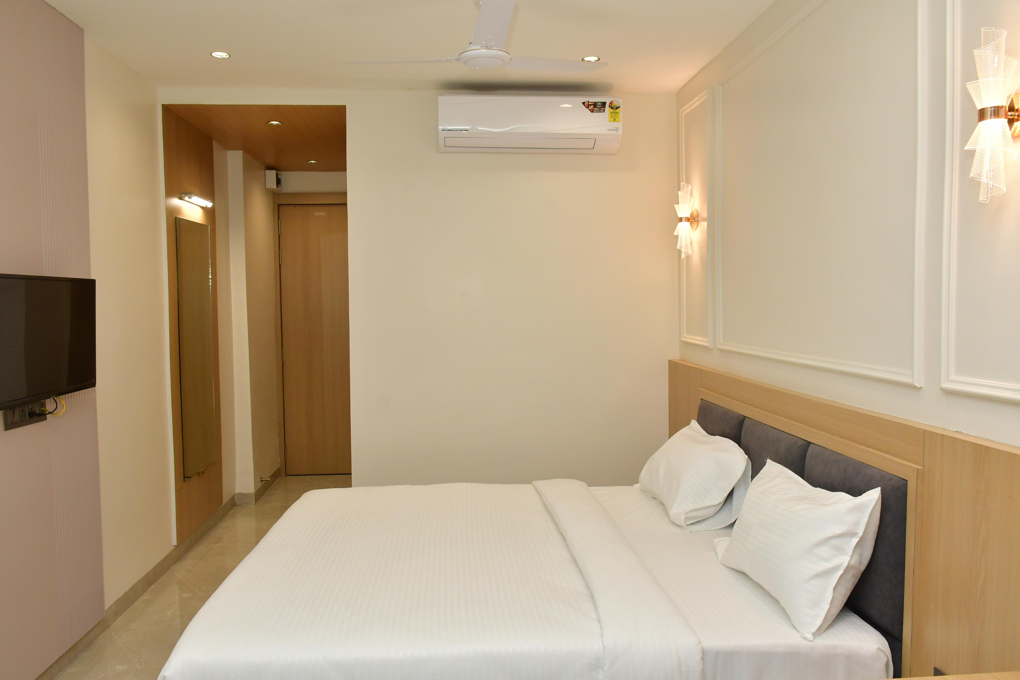 Hotel Avni Palace - Tap to explore photos