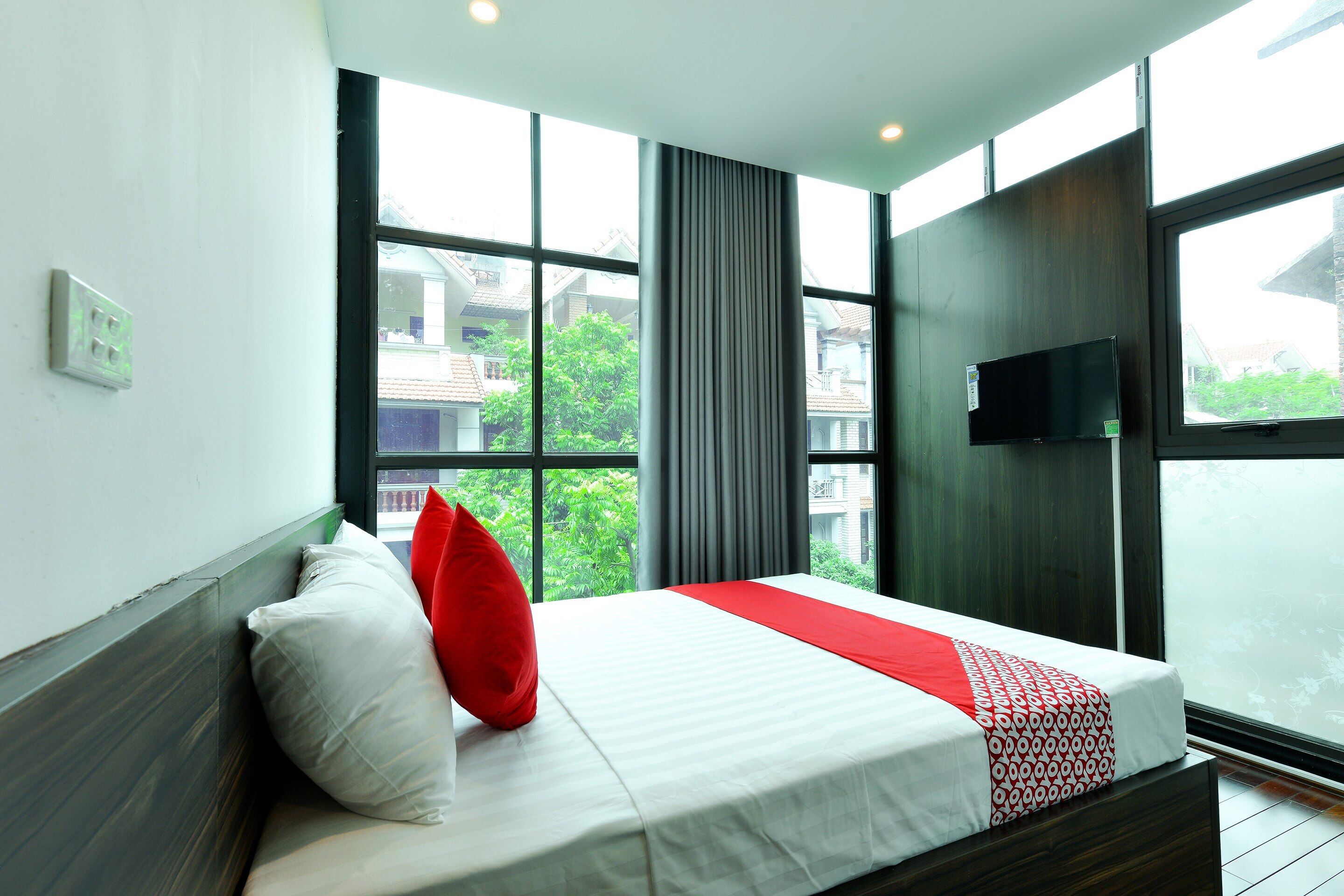 OYO 317 Kim Cuong Hotel 2 - Tap to explore photos