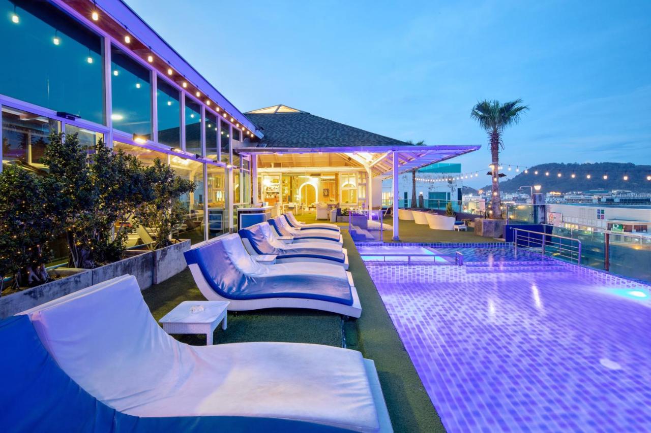Sira Grande Hotel Patong - Tap to explore photos