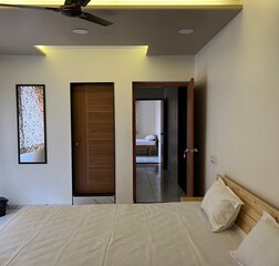 Family Room (3)