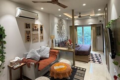 Boho Dreamhouse Private Hot Tub Couple Stay, Gurgaon