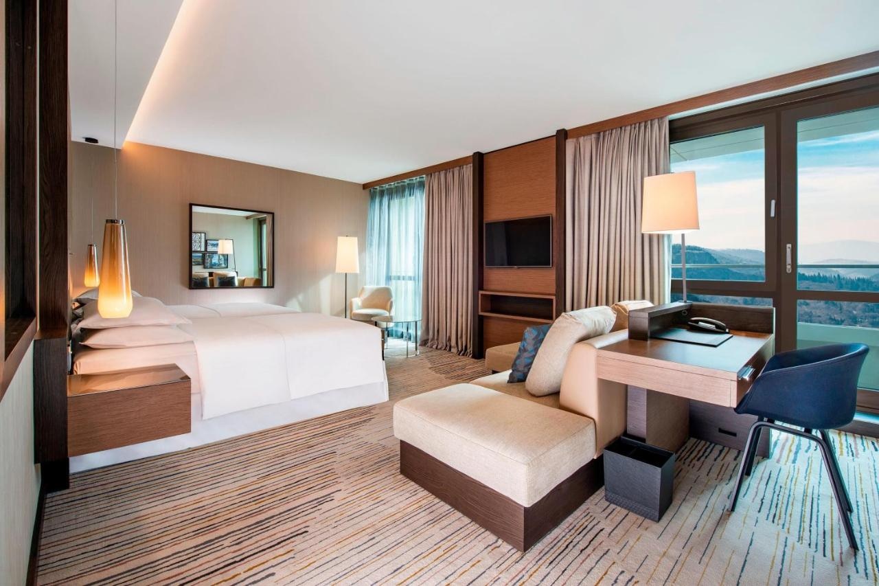 Sheraton Grand Tbilisi Metechi Palace - Tap to explore photos