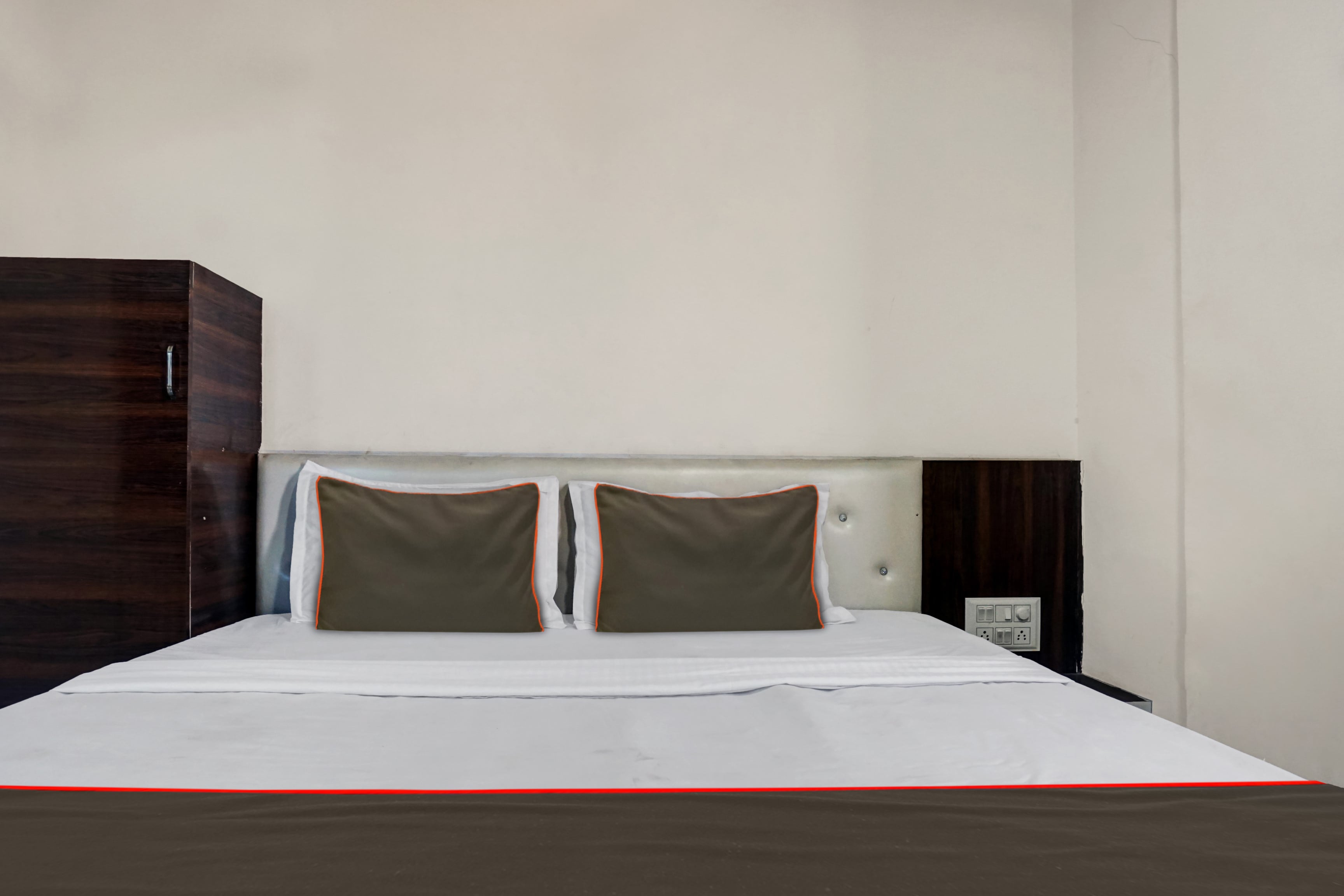 Collection O Aachal Hotel & Lodging - Tap to explore photos
