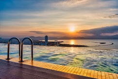 Wyndham Danang Golden Bay Hotel, Hue