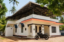 GirlsOnly Stay by MohanamComfortHomes |South Cliff, Varkala