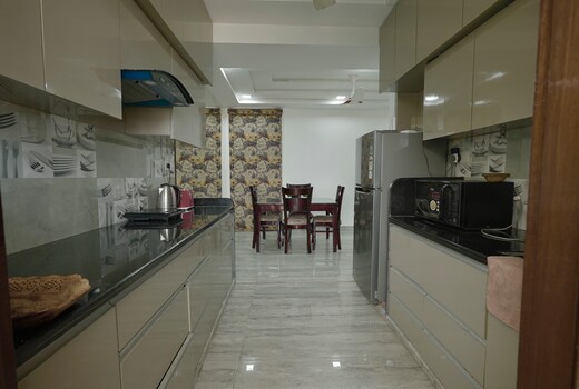 The Cozy Comfort | Near Taj 1BR By Homeyhuts