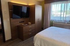 Holiday Inn Express Hotel & Suites Woodland Hills, Tecate