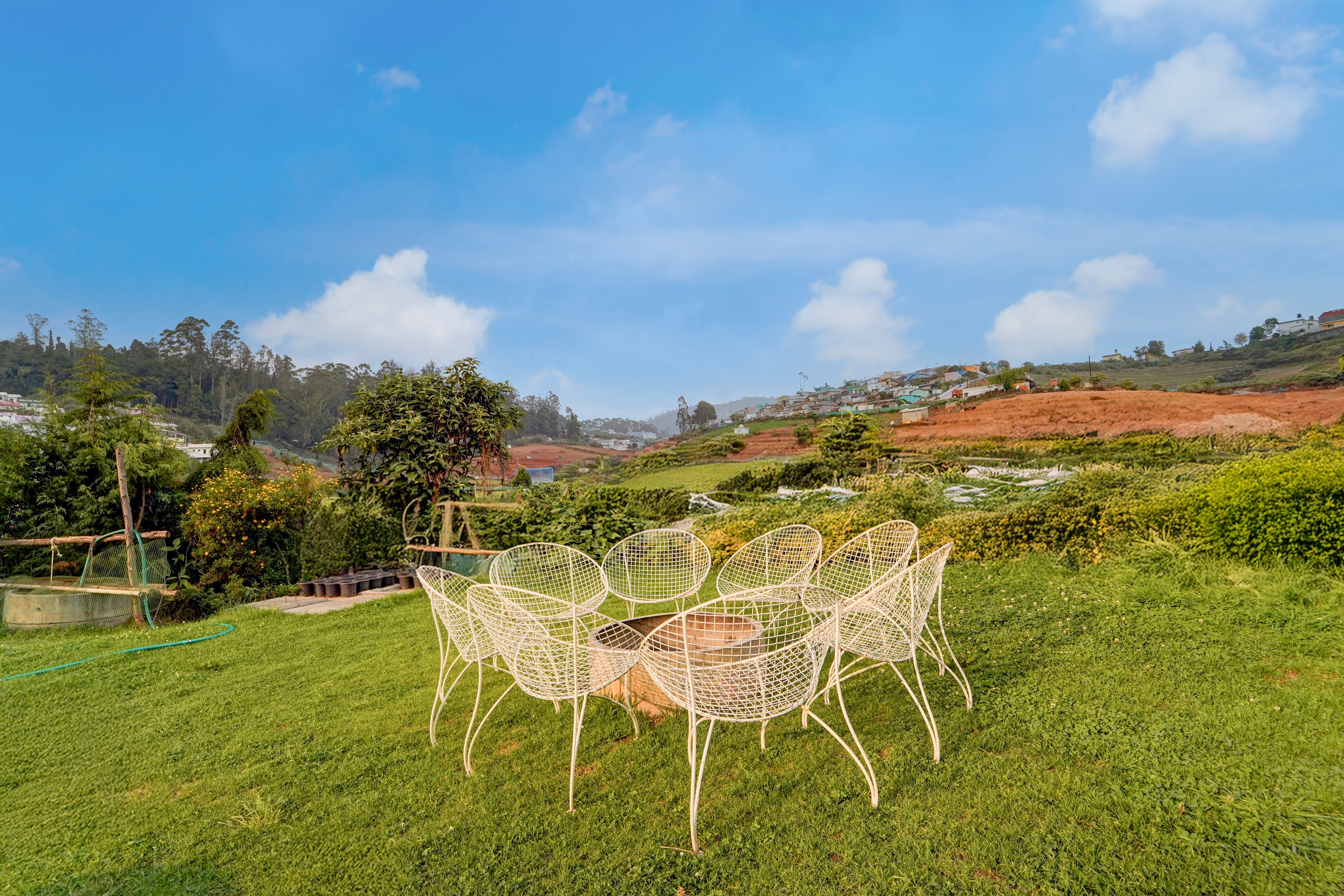 Collection O Sun Set View Ooty Formerly Aathira Hill Stay - Tap to explore photos