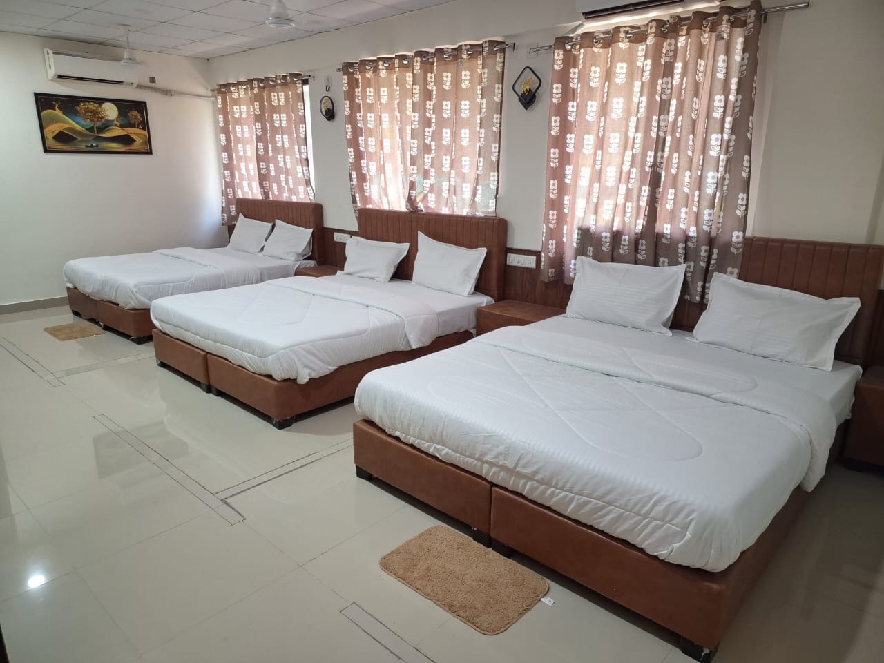 AC DELUXE FAMILY ROOM 1