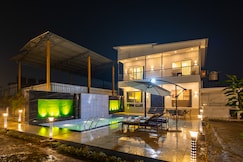 Elivaas 4BHK Unique Farmhouse With Pvt Pool & Garden, Noida