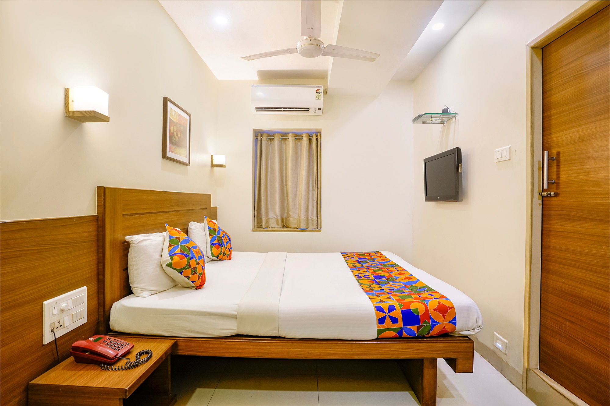 FabHotel Rahat - In Mumbai Central - Tap to explore photos