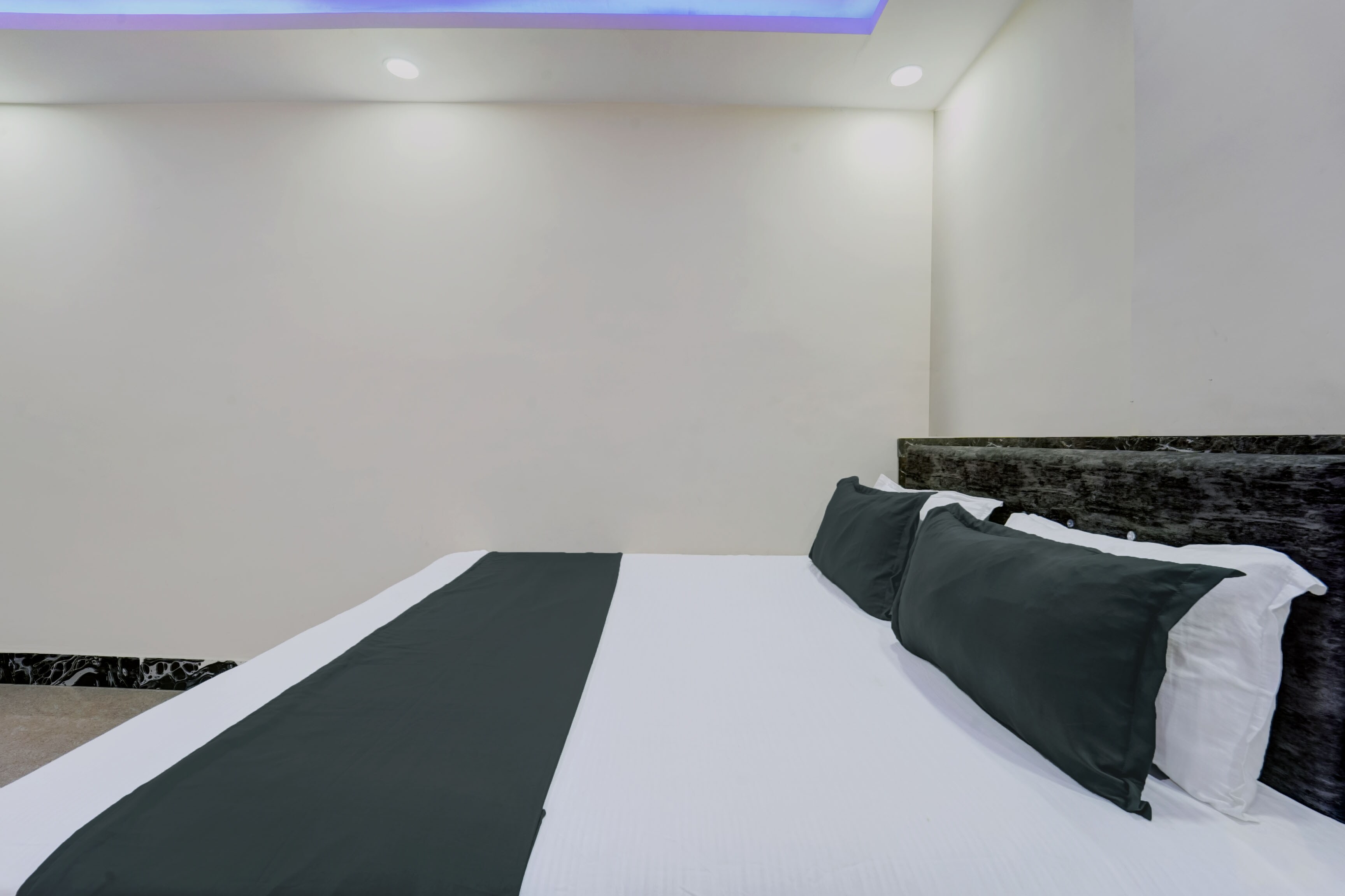 Hotel O Gajraj Banquet Hall Guest House - Tap to explore photos
