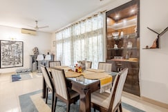 Sunny6 Big and Bright 5BHK Duplex, Delhi