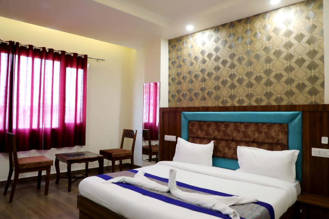 Hotel Royal Villa II Near Golden Temple - Tap to explore photos