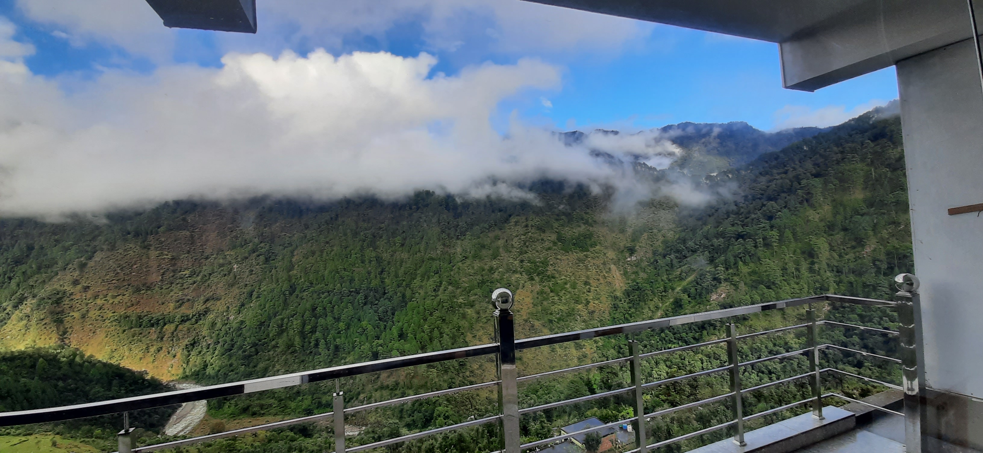 Amritara SunInn, Kedarnath - Tap to explore photos