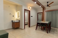 flat near hilite mall couple friendly, Calicut (Kozhikode)