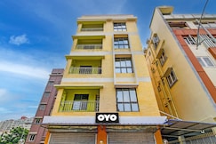 Hotel O Shree Near Akankha More, Kolkata